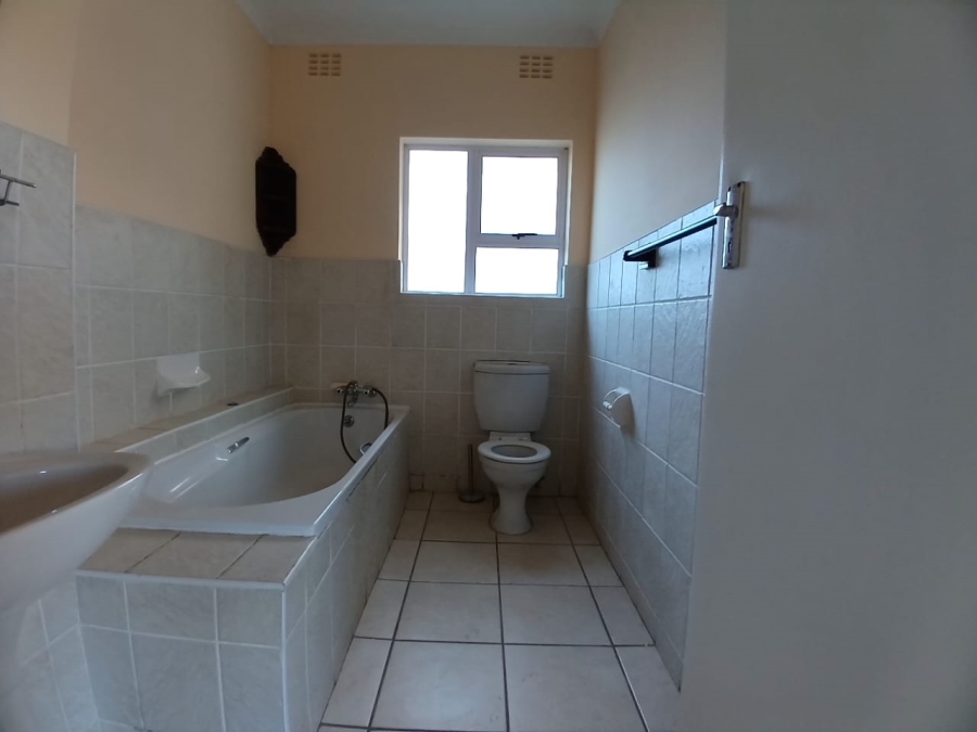 5 Bedroom Property for Sale in Beacon Bay Eastern Cape